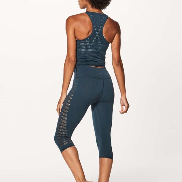 Lululemon Reveal Crop Leggings in Submarine(Teal/Aqua Blue) - Size 4 - Picture 9 of 10
